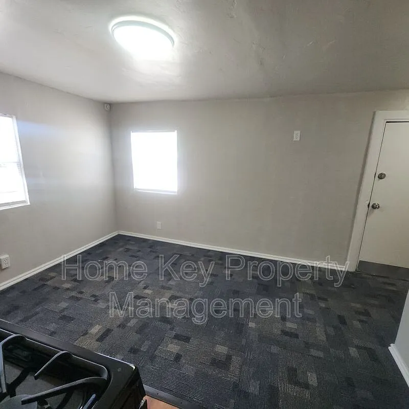1 bed, 1.0 bath, 250 sqft, $900 — Photo 3