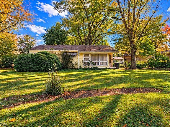 2nd image of 1676 Delia Ave