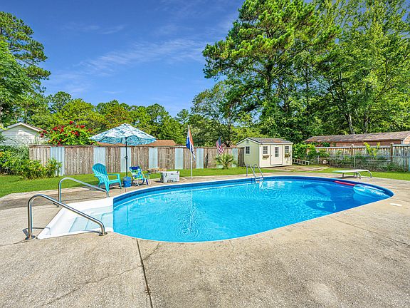 3rd image of 107 Heritage Ln