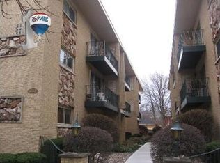 6864 N Northwest Hwy, Chicago, IL 60631