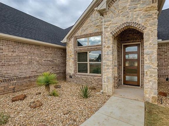 4th image of 1030 Alex Dr