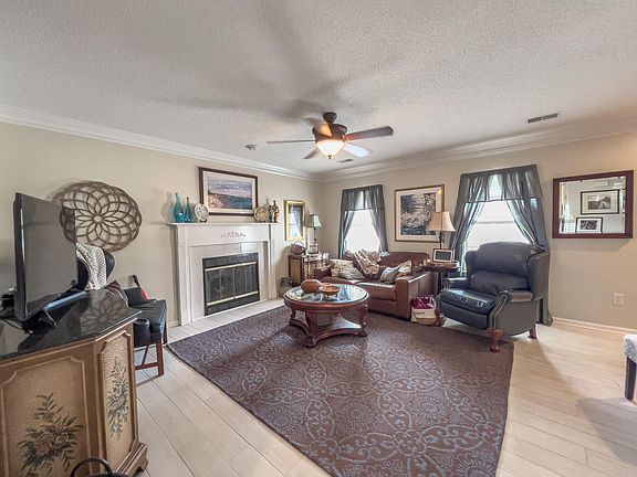 4th image of 4869 Habersham Ln