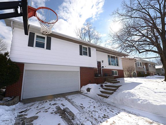 2nd image of 7412 N Piccadilly Pl