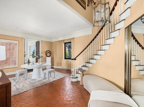 450 East 52nd Street image 16 of 33