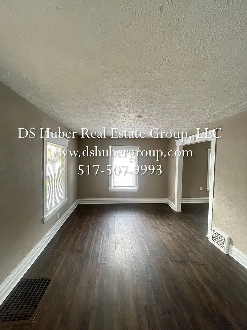 711 Baker Street Lansing, MI 48910 — Photo 3