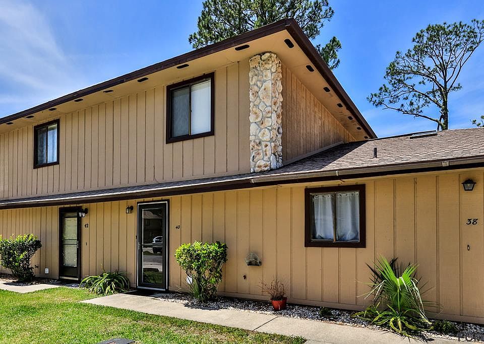 1st image of 40 Village Dr #40