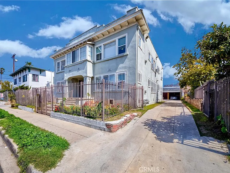 1308 1/2 S Van Ness Ave — Photo 26