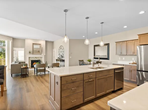 426 Standing Stone DRIVE #9-18, Waukesha, WI 53189