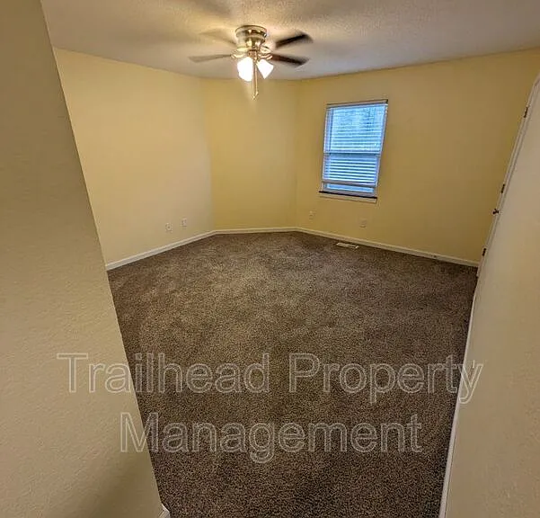307 NE Timbercreek Dr — Photo 13