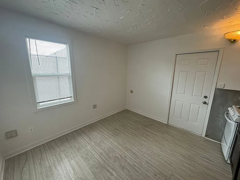 Convenient Community in Hillyard - 3018 E Everett Ave — Photo 9