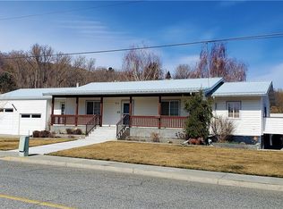 614 W 2nd St, Omak, WA 98841
