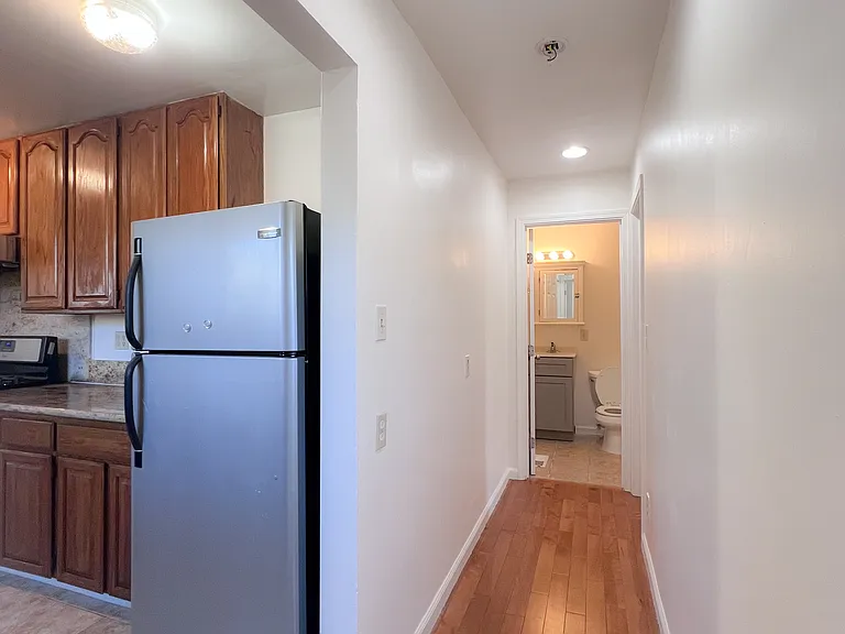 1054 Cornell Ave — Photo 10