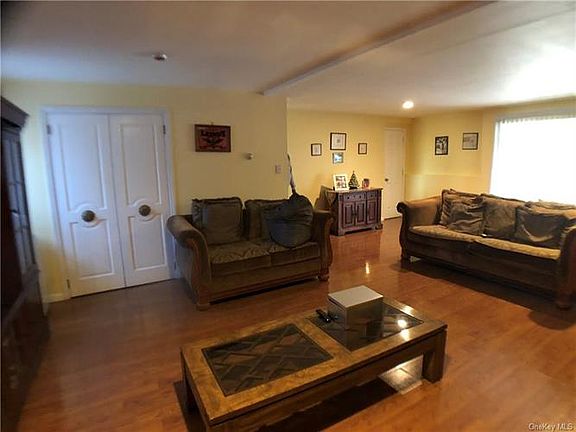 4th image of 6 Beatrice Ln