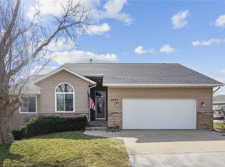 3737 Jackson Dr NW, Cedar Rapids, IA 52405