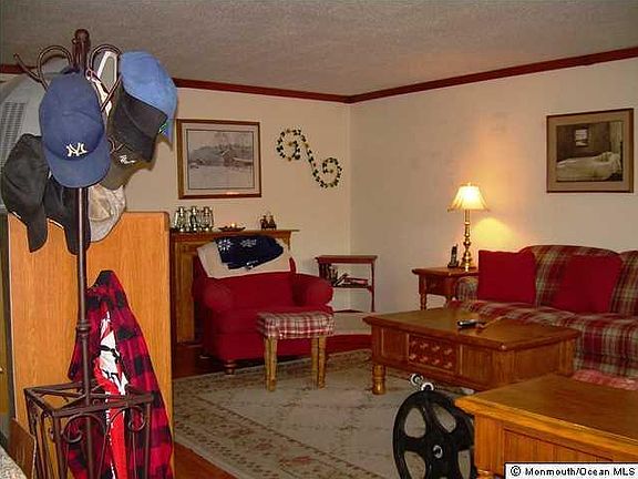 3rd image of 73 Valerie Ct