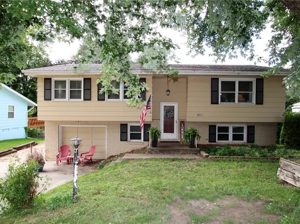 460 Kimberly Ln, Pleasant Hill, IA 50327