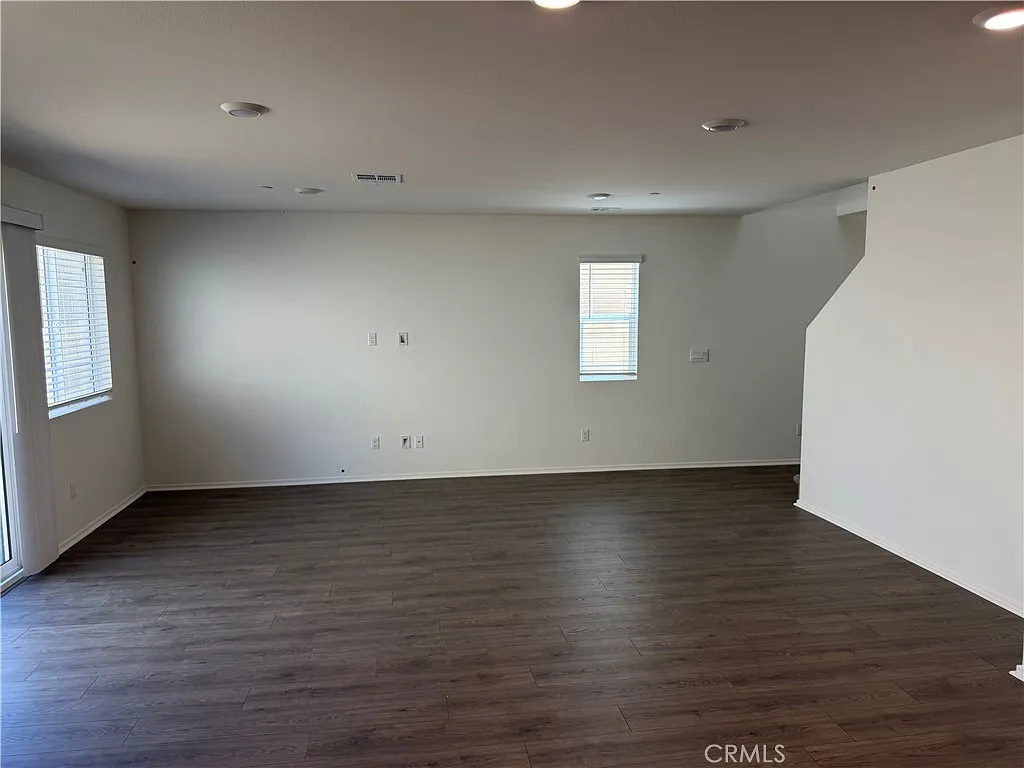 3 bed, 2.5 bath, 1575 sqft, $3,250 — Photo 3