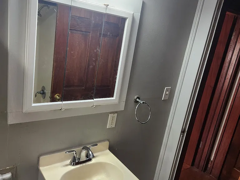 225 W Apache St — Photo 13