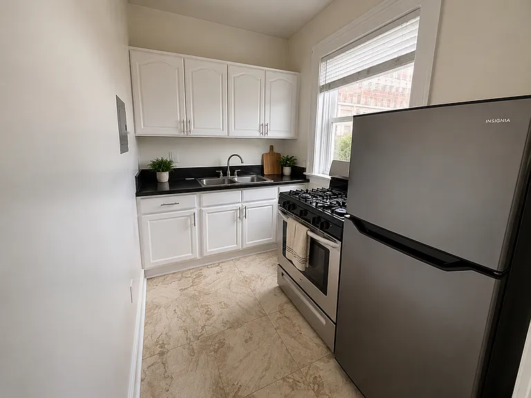RCG 722 Hartford LLC — Photo 39