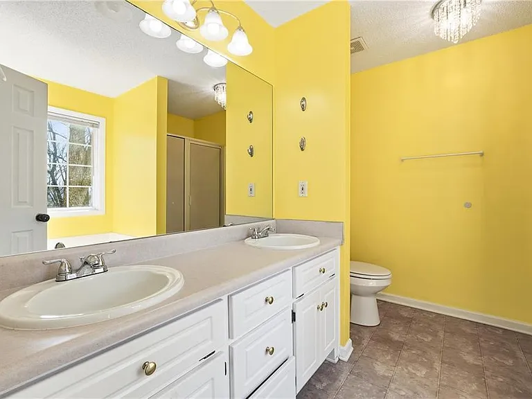 186 Franklin Ct — Photo 12