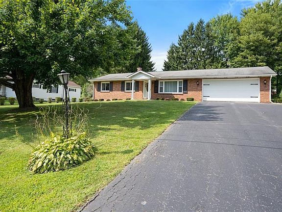 2nd image of 226 Sunset Dr