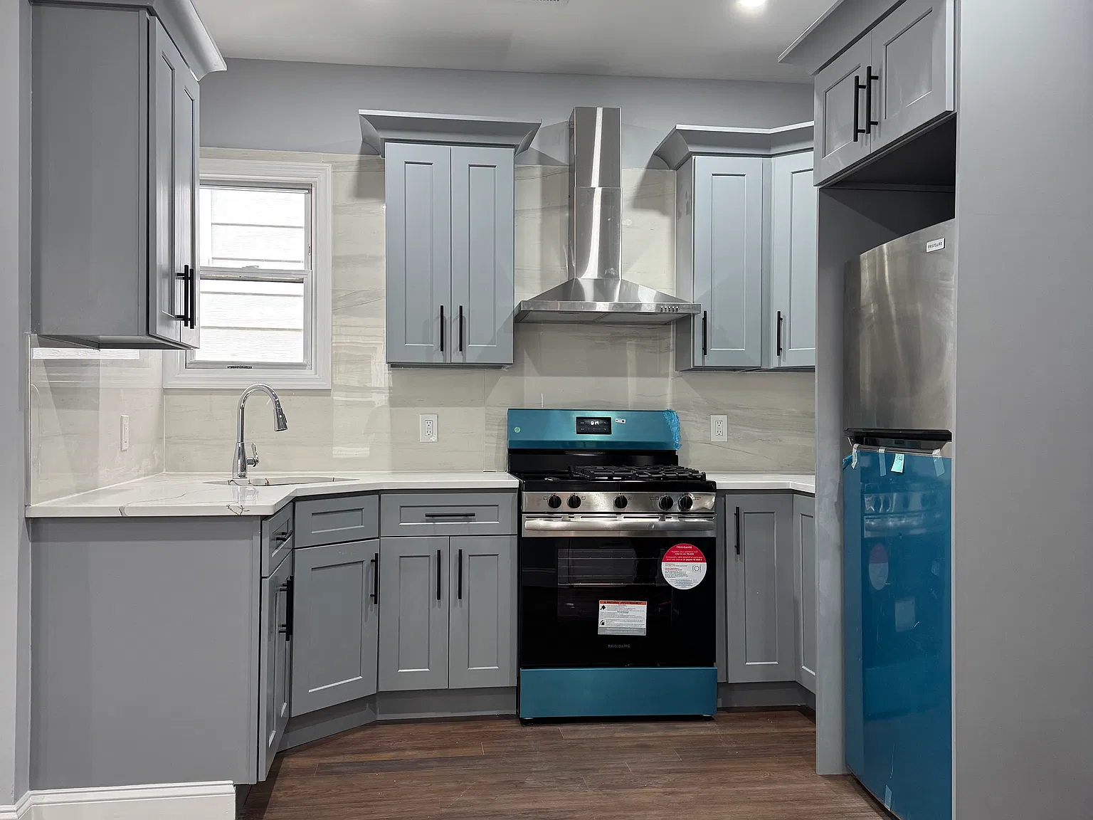 3 bed, 1000 sqft, $2,500 — Photo 4