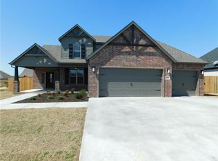 721 Via Perona Rd, Springdale, AR 72762
