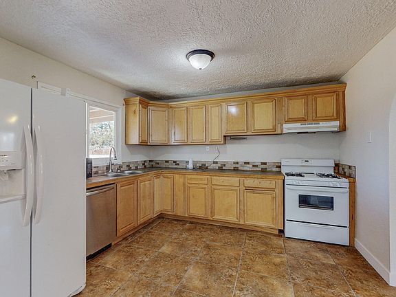 2nd image of 1313 Kentucky St NE