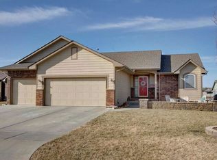 2409 N Woodridge Cir, Wichita, KS 67226