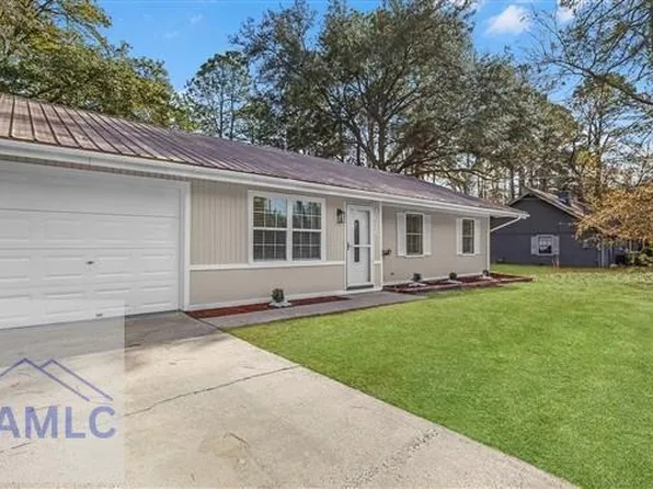 1076 Live Oak Dr, Hinesville, GA 31313