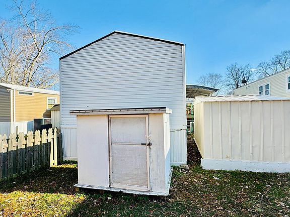 4th image of 3464 Audubon Ave