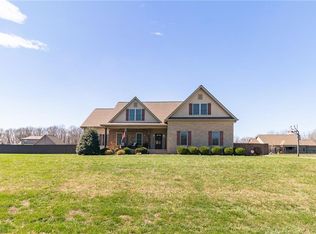242 Deerwood Dr, Lexington, NC 27295