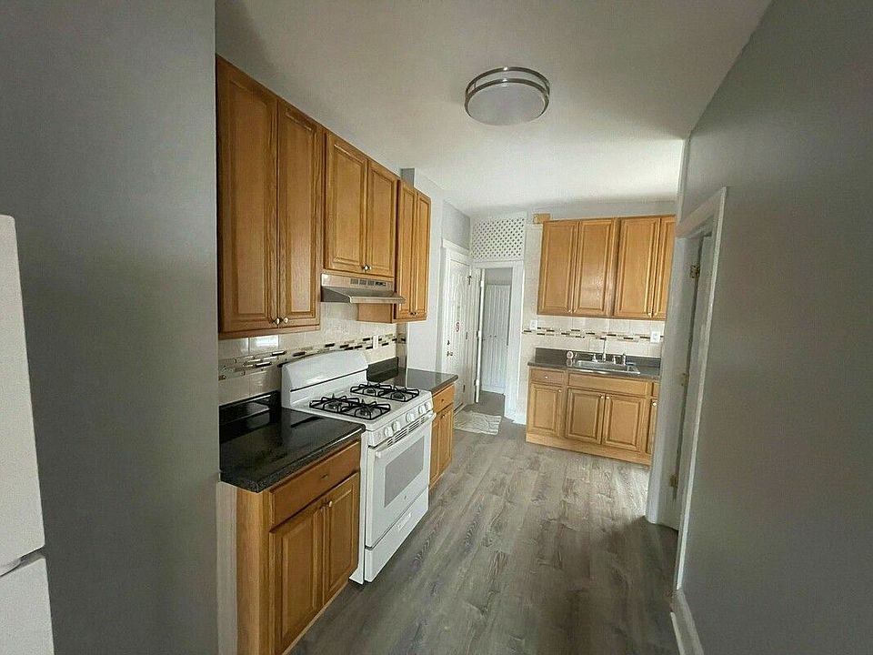 1st image of 10-01 34th Ave #1E