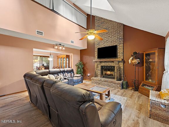 4th image of 3087 S DEER Avenue
