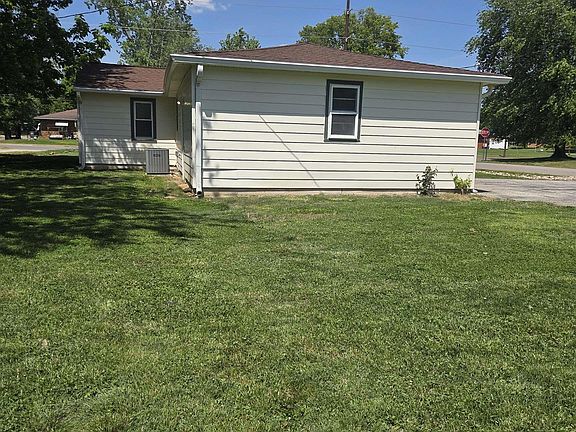 3rd image of 3407 Pollack Ave
