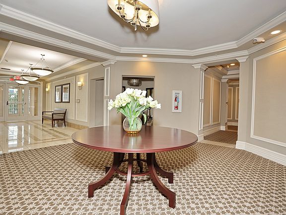 3rd image of 802 Four Seasons Ln