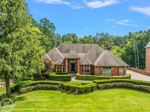 5034 Deer Creek Cir N, Washington, MI 48094