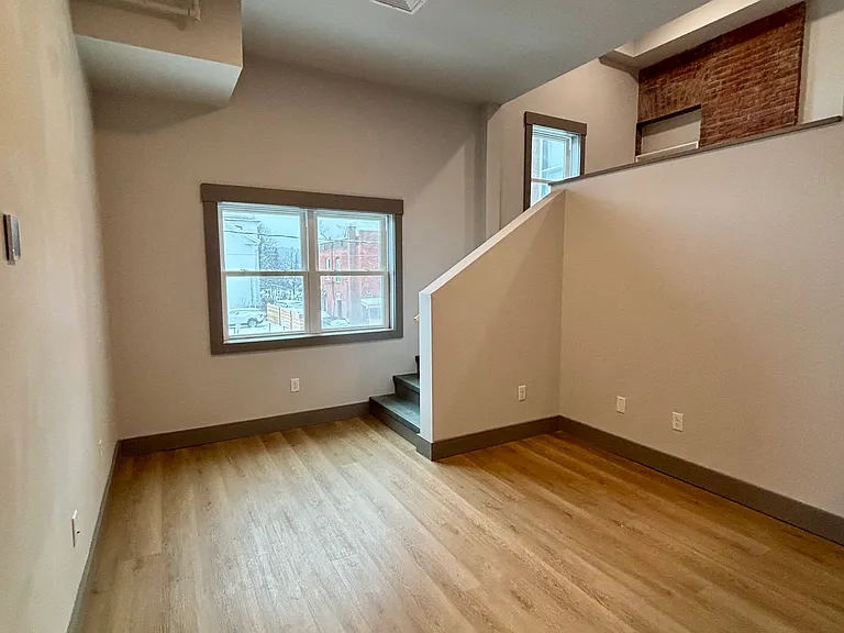 366 Main St #11 — Photo 2