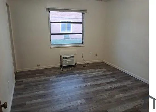 103 Cromwell Pl — Photo 3