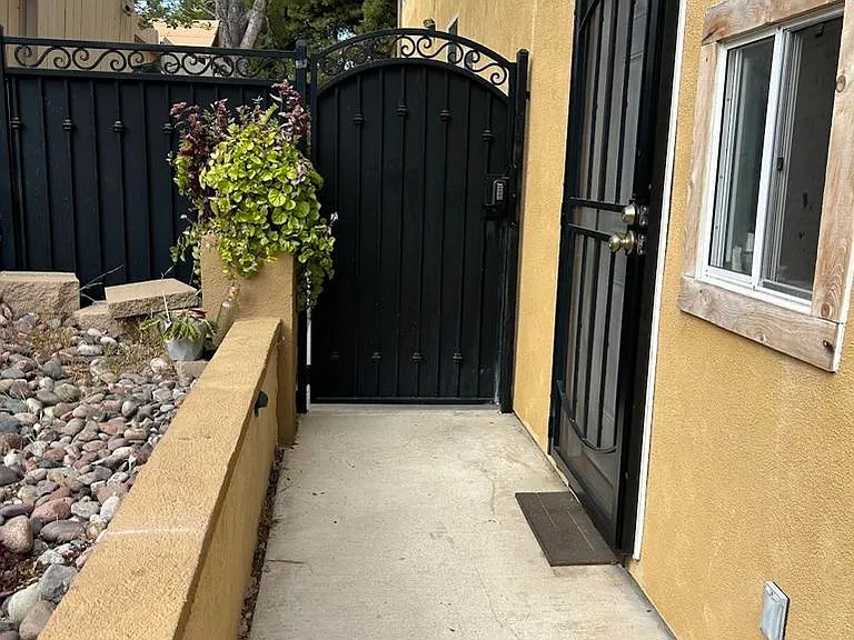 948 Martinique Dr — Photo 13