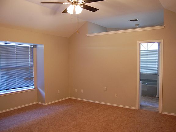 5th image of 288 Casie Ct