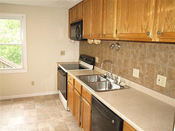 3rd image of 11241 Lockport Ct