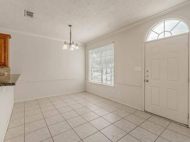 304 Forest Dr — Photo 9