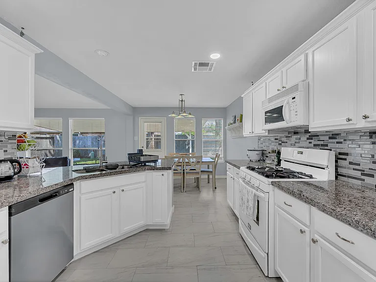 3830 Landon Park Dr — Photo 9