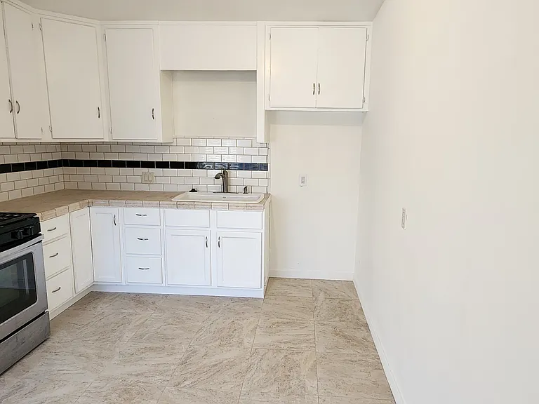 262 N Palm Ave #B — Photo 6