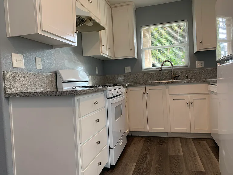 235 W South St — Photo 3