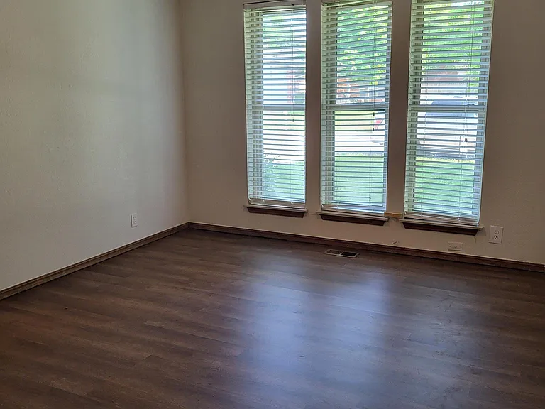 1306 W Aries Rd — Photo 2