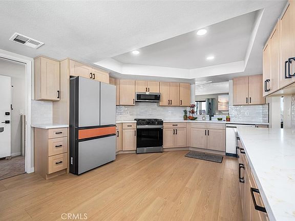 5th image of 1425 E 2nd St APT 301