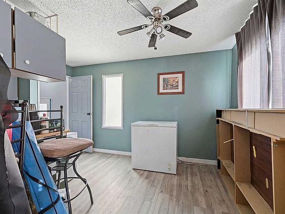 5th image of 128 S Ridgegate Way SW