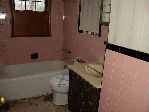 Downstairs Bath before